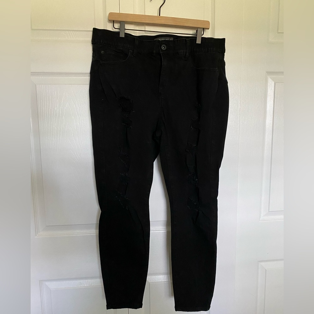 🔥 Torrid Distressed Black Jeans - EUC